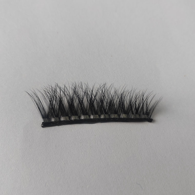 Exploring Eyelash Thickness: Impact of 0.07-0.28mm Range on False Lash Appearance